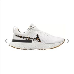 Nike womens react infinity Run Flyknit 2- Leopard